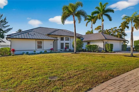 a large kitchen with stainless steel appliances kitchen island granite countertop a lot of counter space and wooden floors