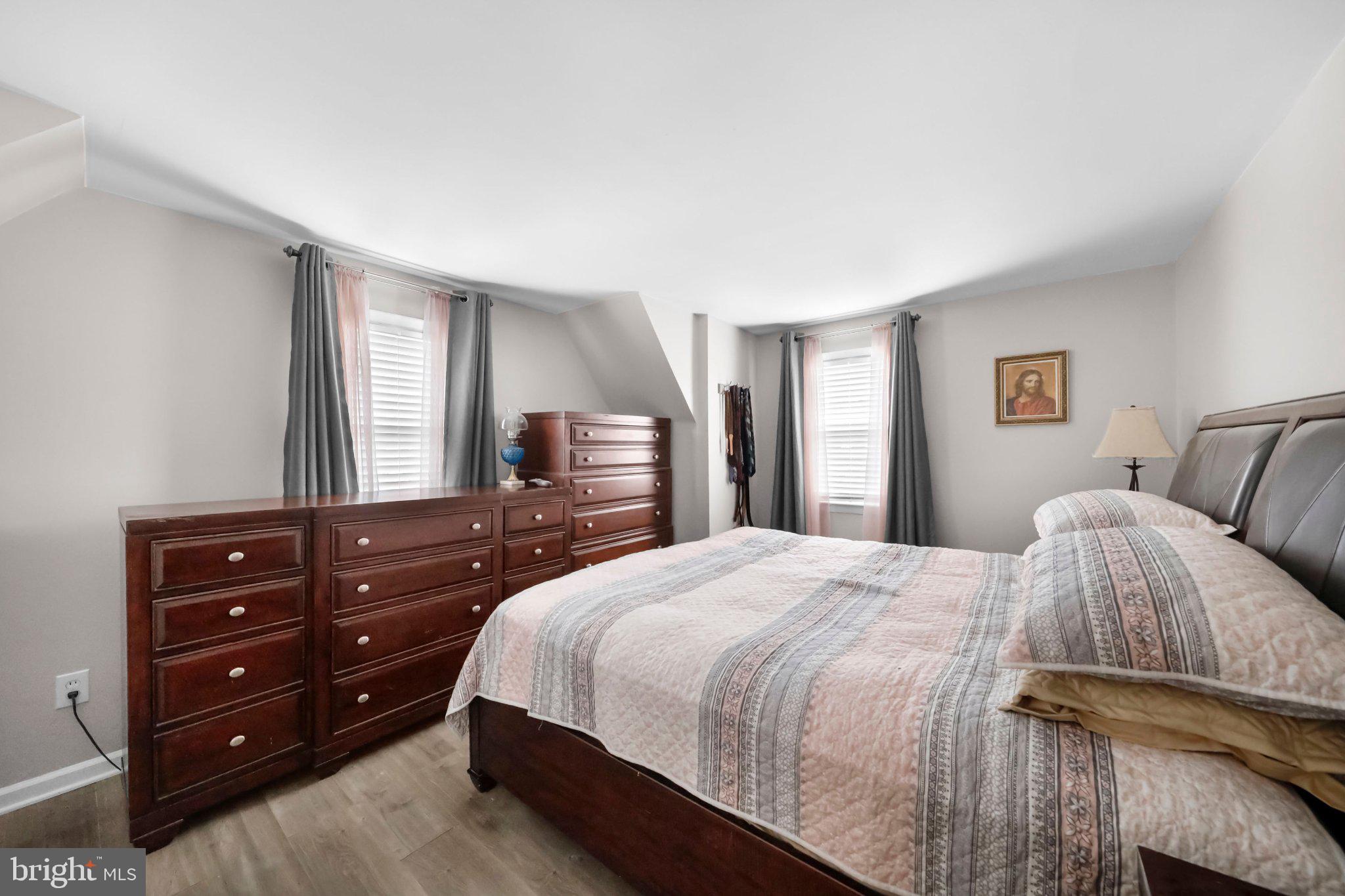 514 Cutler Avenue Maple Shade, NJ 08052 - Photo 14 of 29 Cozy retreat with natural light.