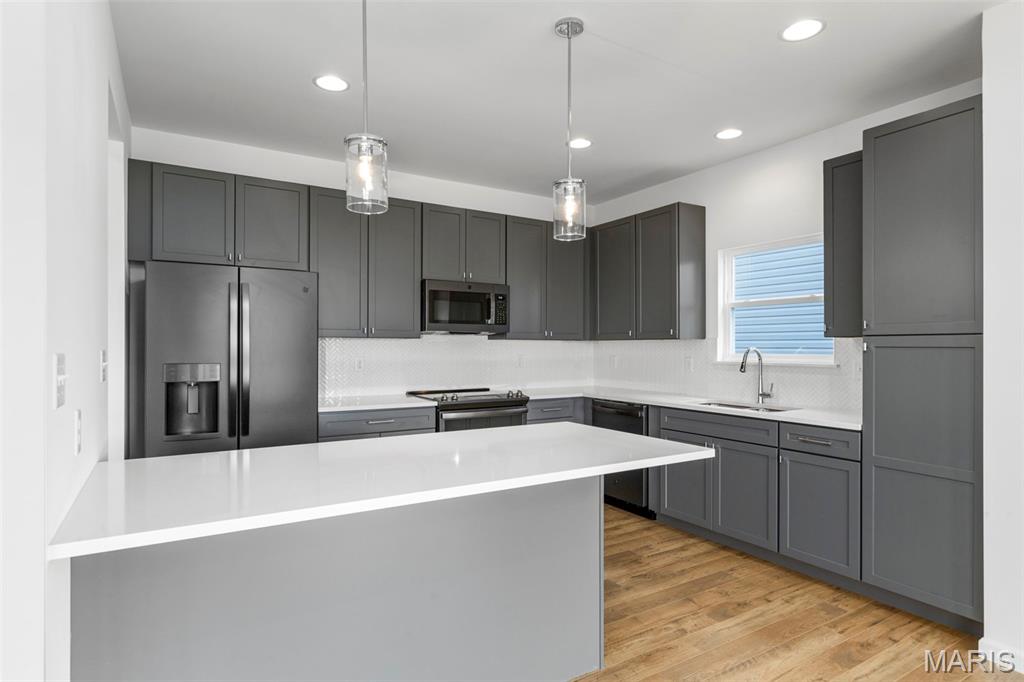 2 Fieldcrest At Grove St. Louis, MO 63123 - Photo 4 of 23