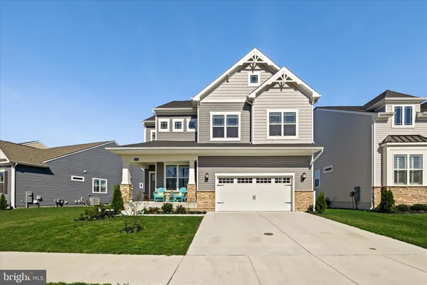 a view of house with yard