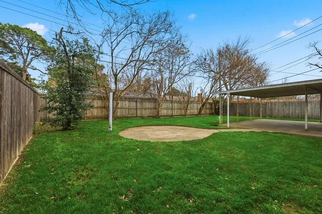 a view of a backyard with green space