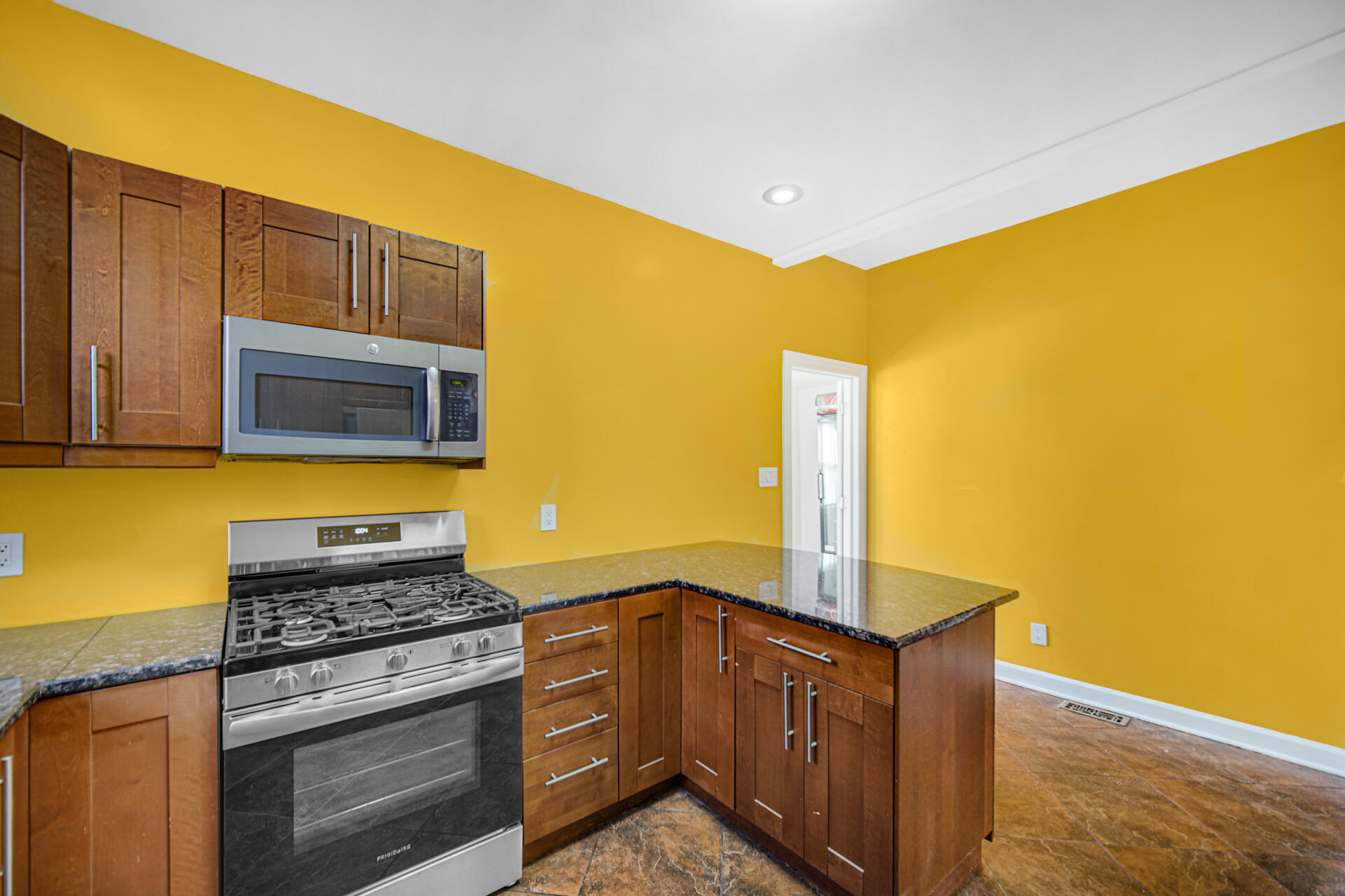 2033 Davidson Place Whiting, IN 46394 - Photo 15 of 32 1920x1280