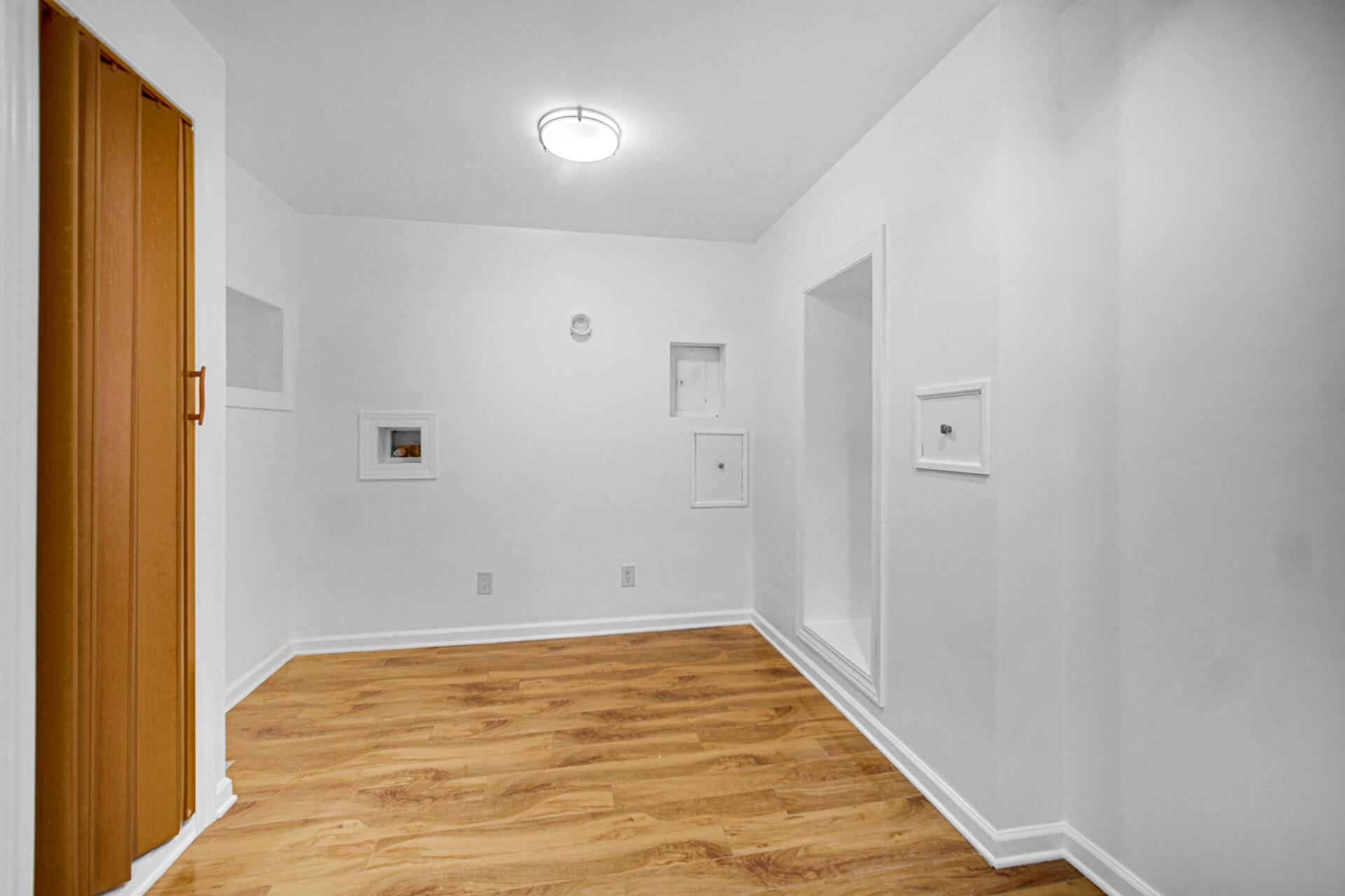 2033 Davidson Place Whiting, IN 46394 - Photo 19 of 32 1920x1280