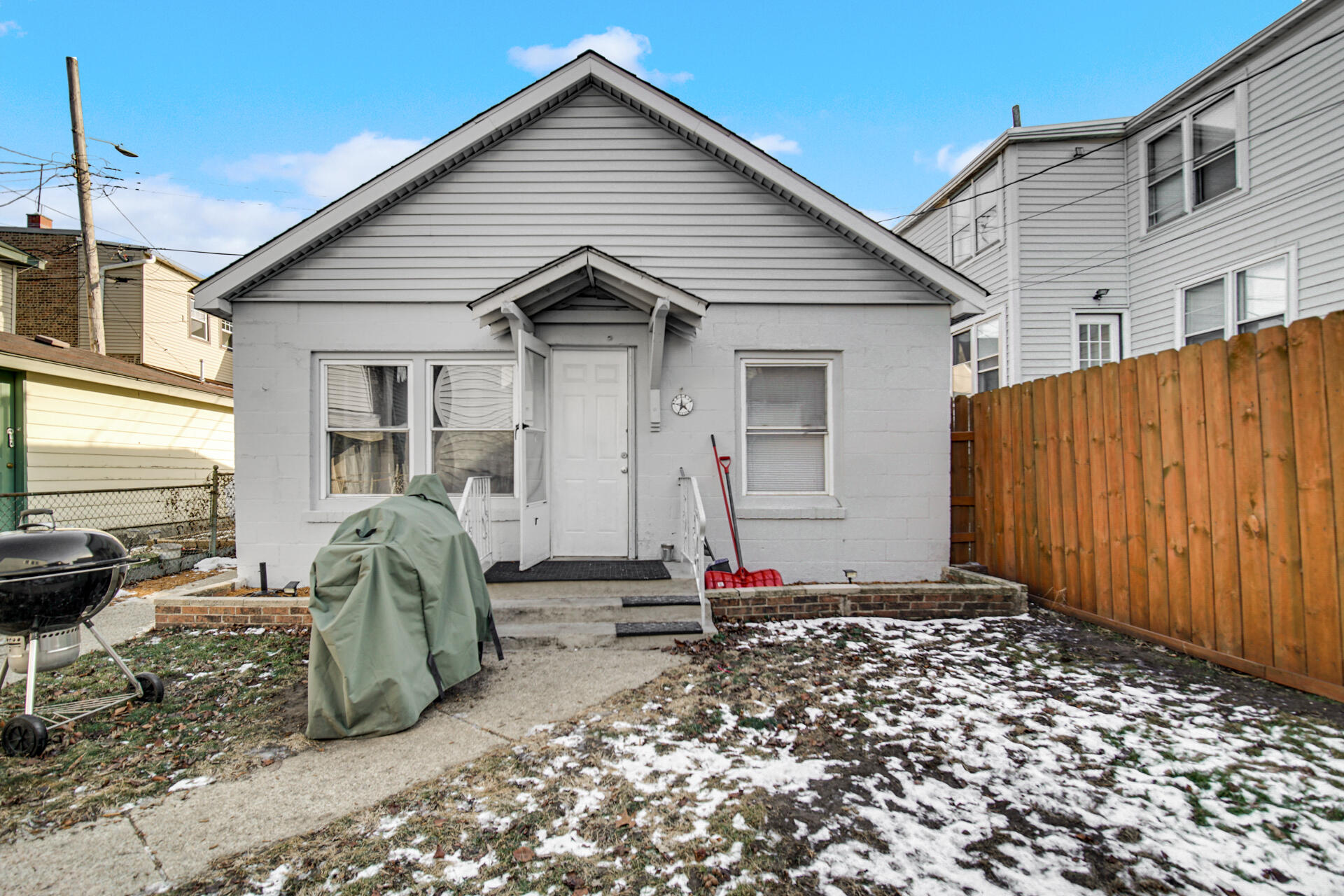 2033 Davidson Place Whiting, IN 46394 - Photo 2 of 32 1920x1280