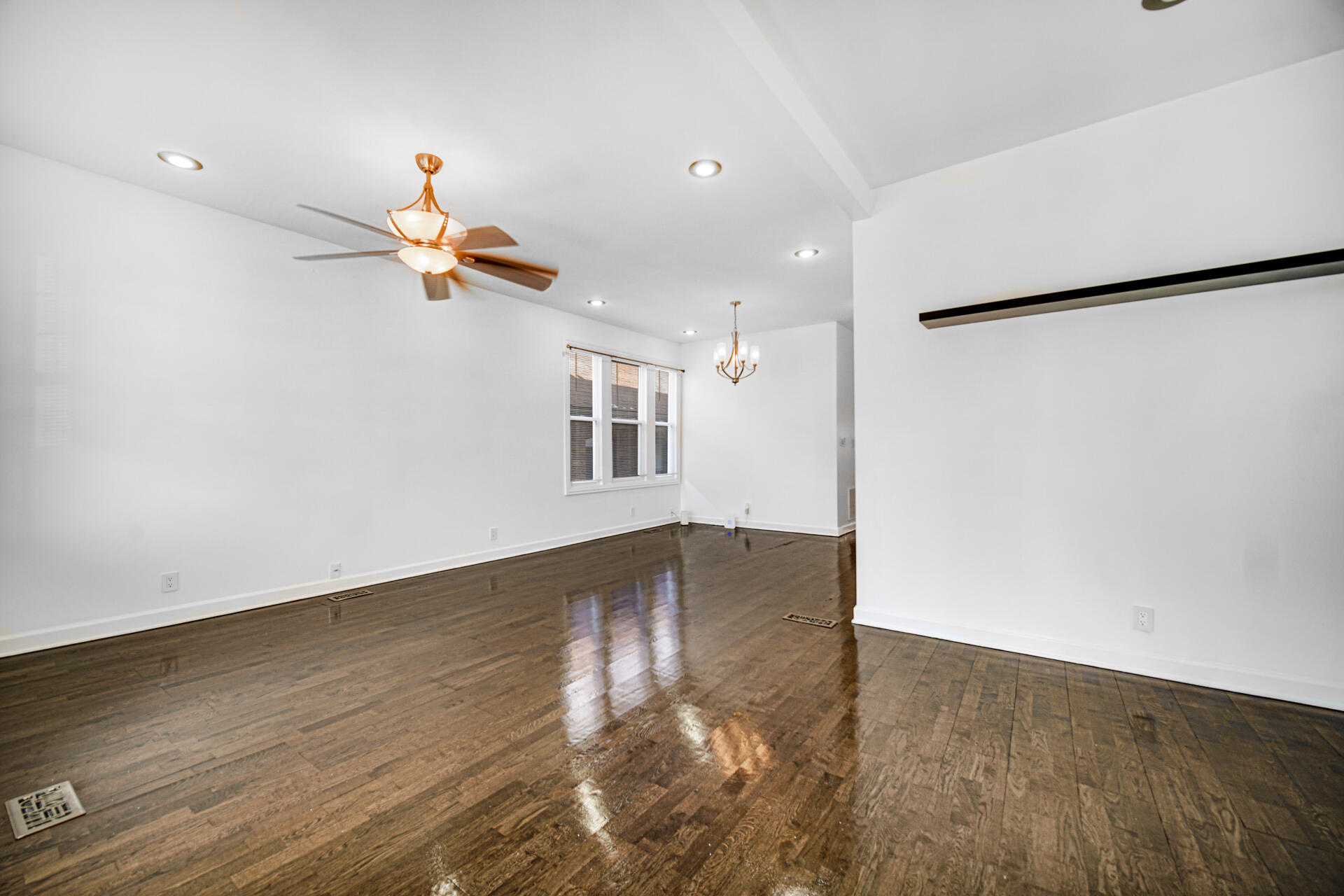 2033 Davidson Place Whiting, IN 46394 - Photo 5 of 32 1920x1280