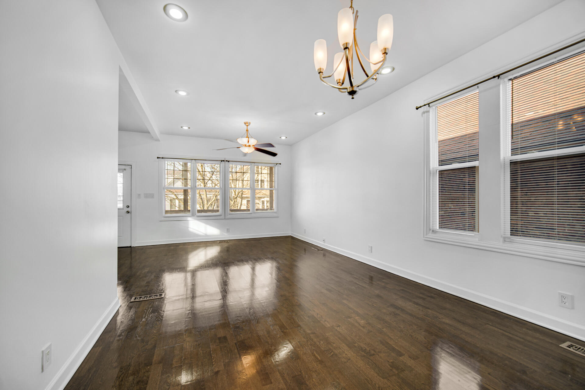 2033 Davidson Place Whiting, IN 46394 - Photo 8 of 32 1920x1280