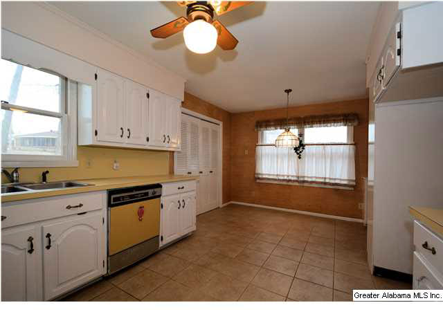 605 Princess Lane Bessemer, AL 35022 - Photo 8 of 31