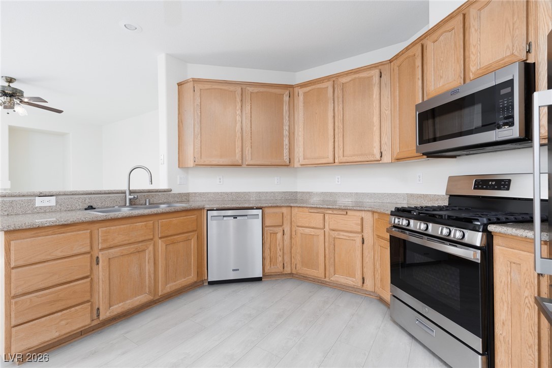 1828 Jack Rabbit Way Las Vegas, NV 89128 - Photo 10 of 39 Stainless appliances