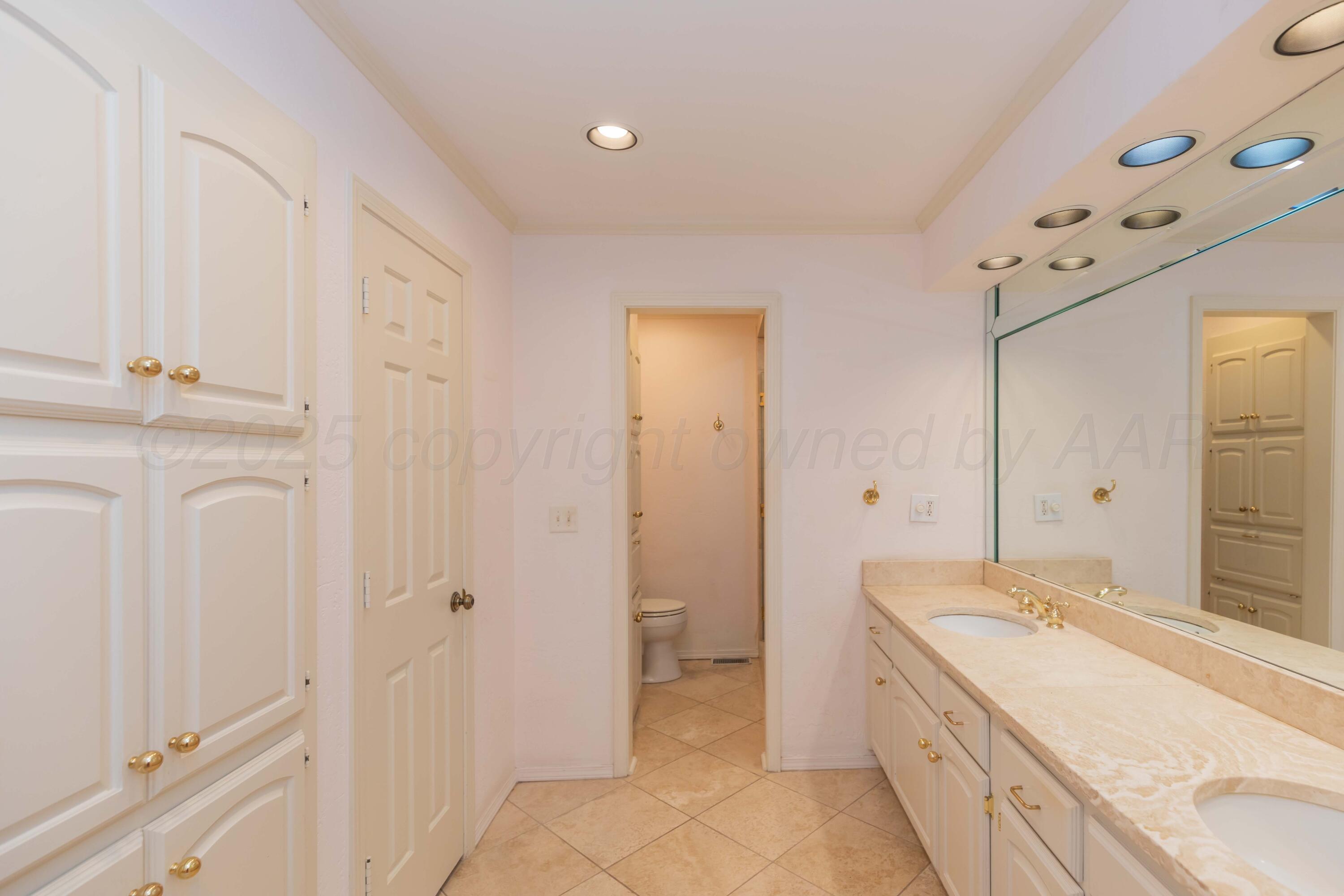 1615 South Bryan Street, Unit 11 Amarillo, TX 79102 - Photo 22 of 41 PRIMARY BATH VIEW 2