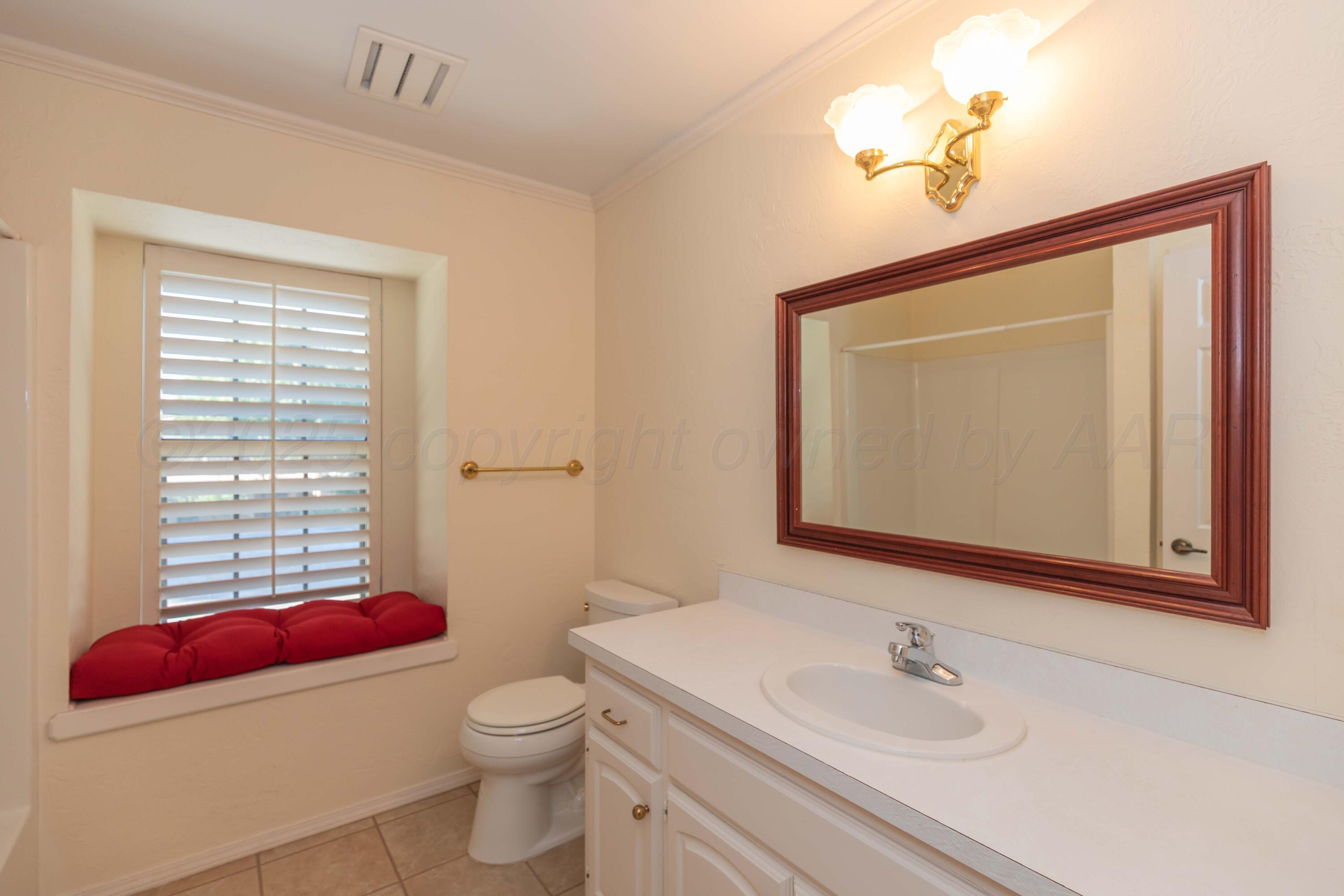1615 South Bryan Street, Unit 11 Amarillo, TX 79102 - Photo 30 of 41 BATHROOM 2 VIEW 1