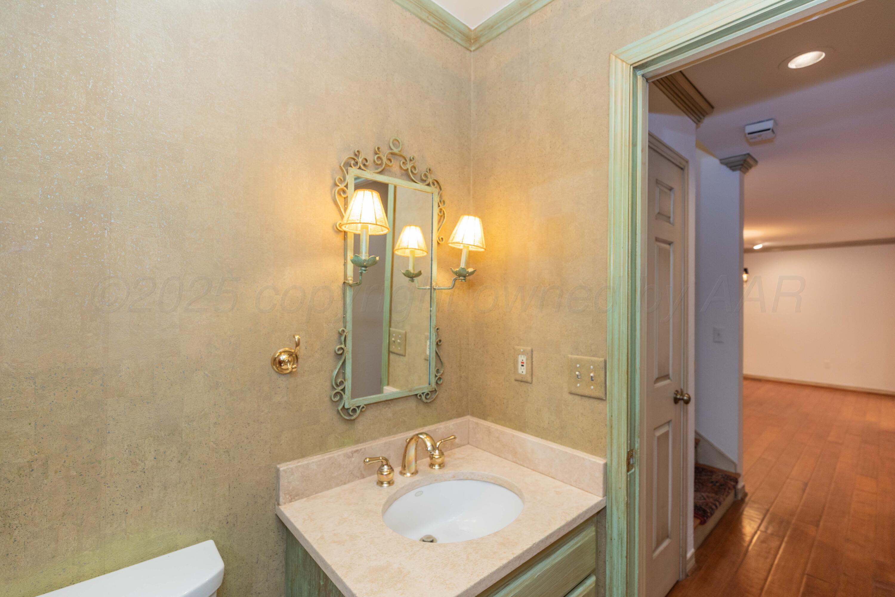 1615 South Bryan Street, Unit 11 Amarillo, TX 79102 - Photo 40 of 41 POWDER BATH