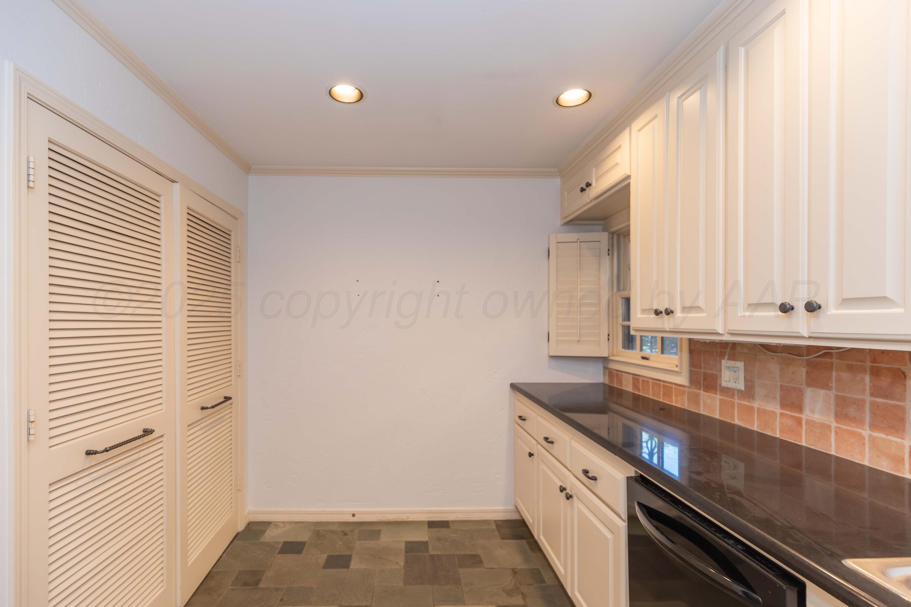 1615 South Bryan Street, Unit 11 Amarillo, TX 79102 - Photo 10 of 41 KITCHEN VIEW 2