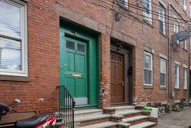 $3,050 | 3 Wilbur Court, Unit 2, Boston, MA 02128