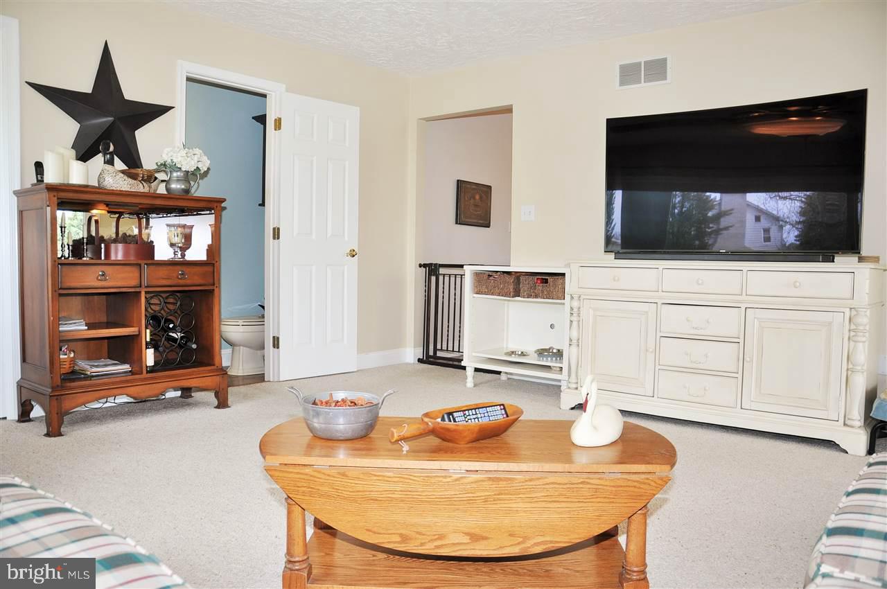 998 Kendale Road Red Lion, PA 17356 - Photo 5 of 36 Gallery Image 5