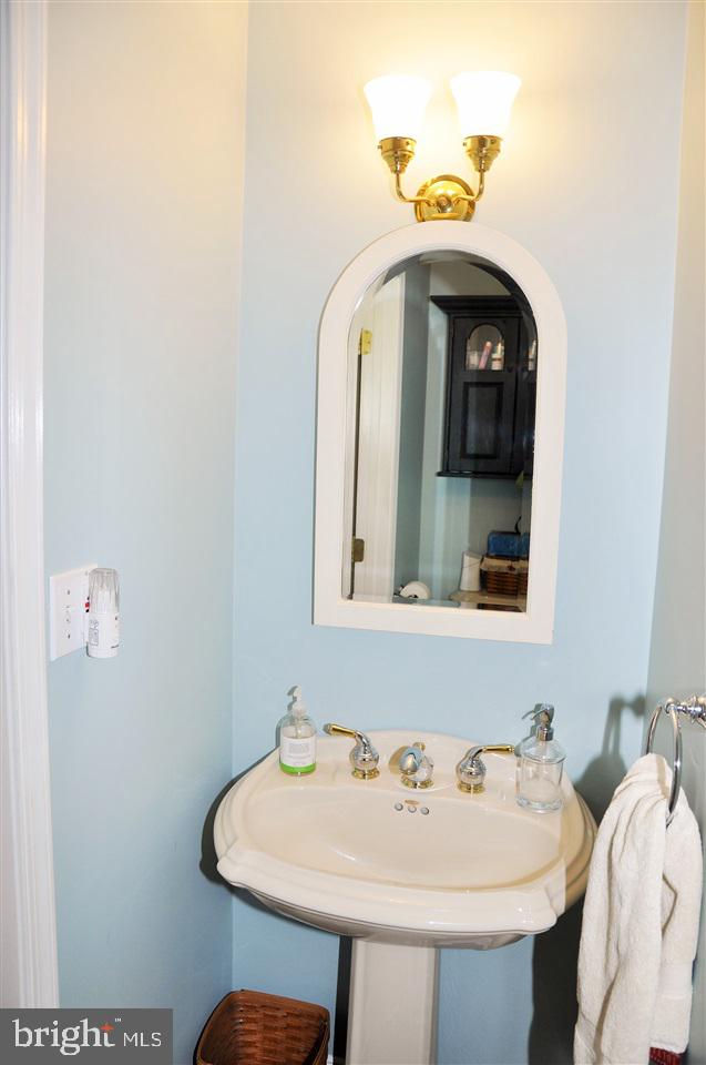 998 Kendale Road Red Lion, PA 17356 - Photo 6 of 36 Gallery Image 6