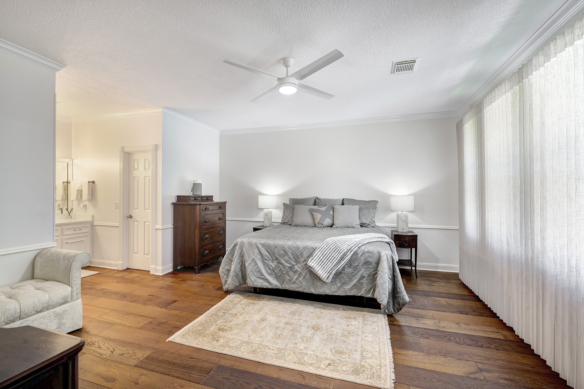 14310 Spring Maple Lane Houston, TX 77062 - Photo 25 of 40 a spacious bedroom with a bed and a couch