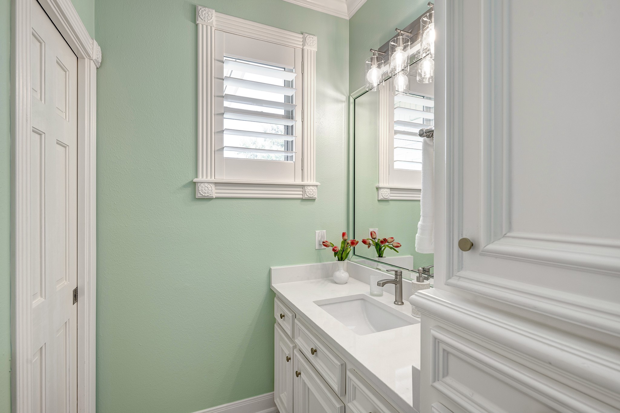 14310 Spring Maple Lane Houston, TX 77062 - Photo 30 of 40 a bathroom with a sink and a bathtub