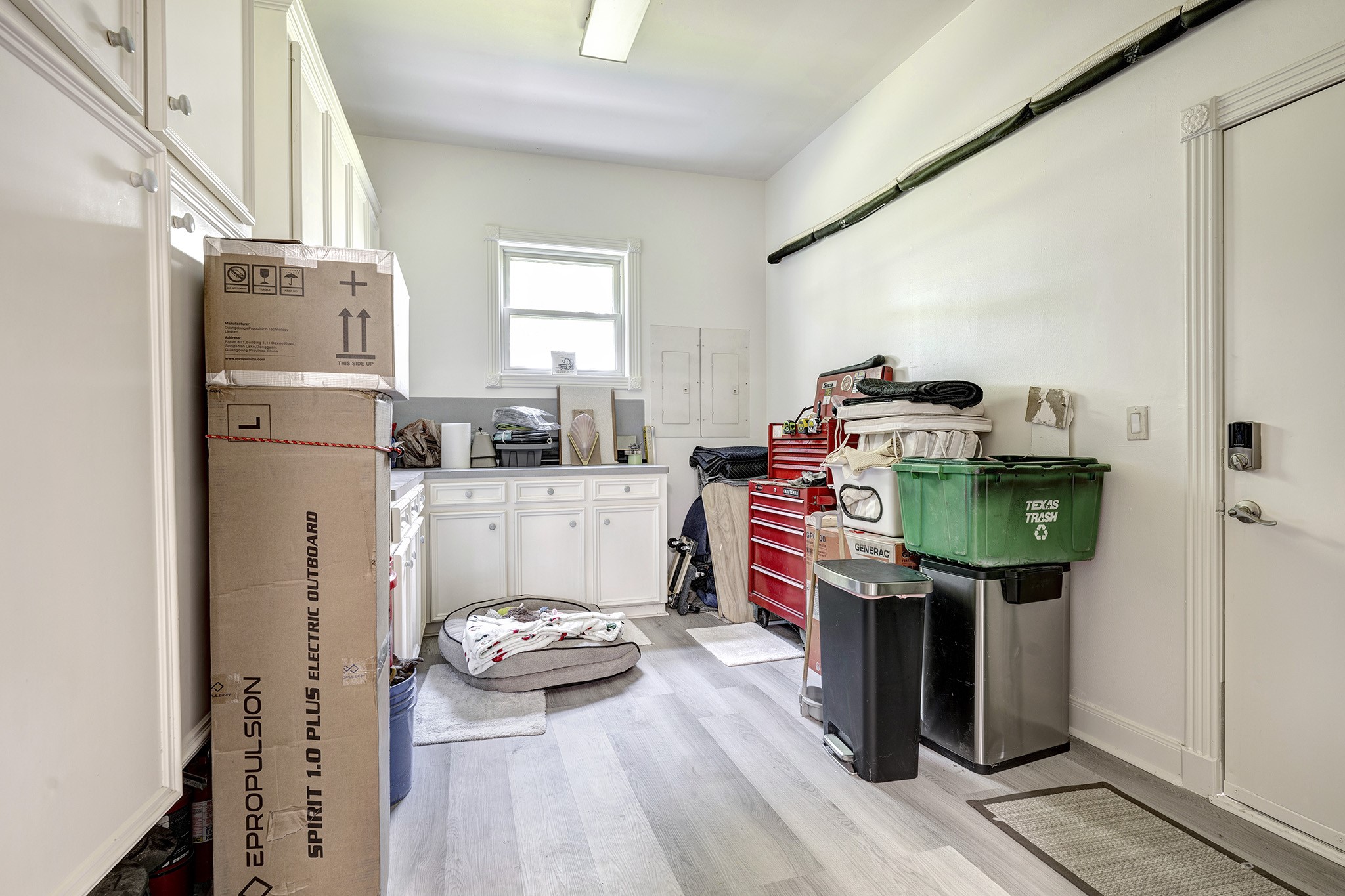 14310 Spring Maple Lane Houston, TX 77062 - Photo 37 of 40 a room with furniture a rug and white walls
