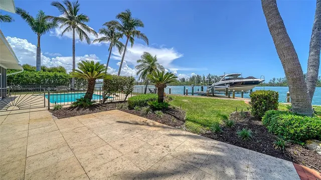 $4,795,000 | 878 Freeling Drive, Sarasota, FL 34242