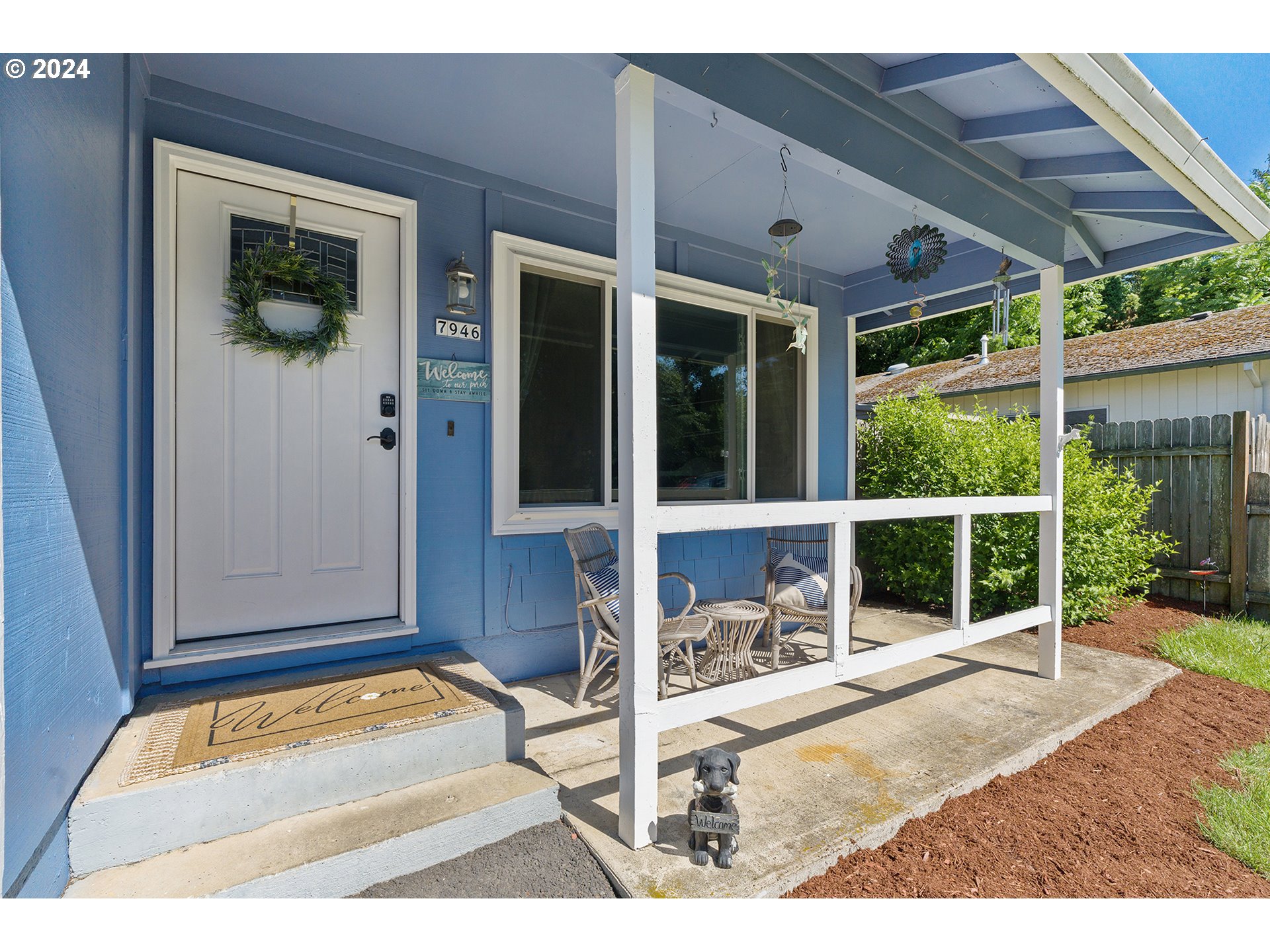 7946 Southeast 103rd Avenue Portland, OR 97266 - Photo 6 of 32 a house view with a outdoor space