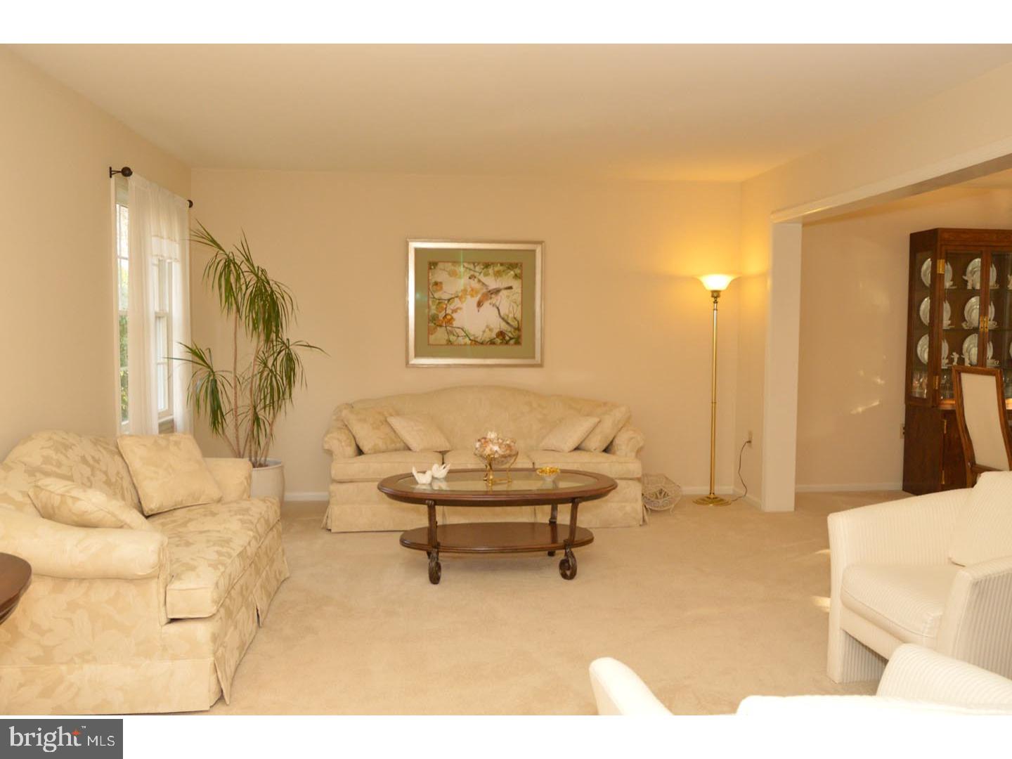 14 Ginger Road Chesterfield, NJ 08515 - Photo 6 of 25 Living Room