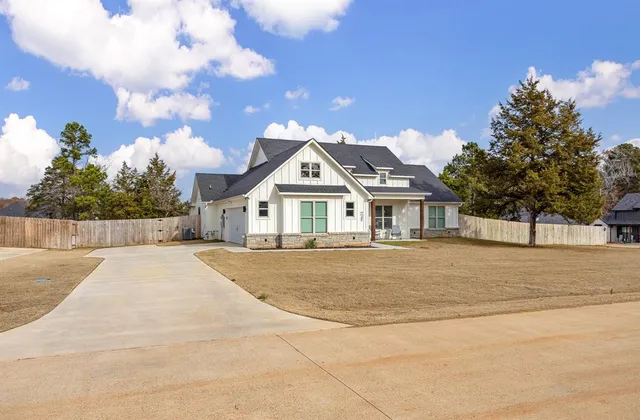 $420,000 | 14620 Woodland Crk Drive, Tyler, TX 75706