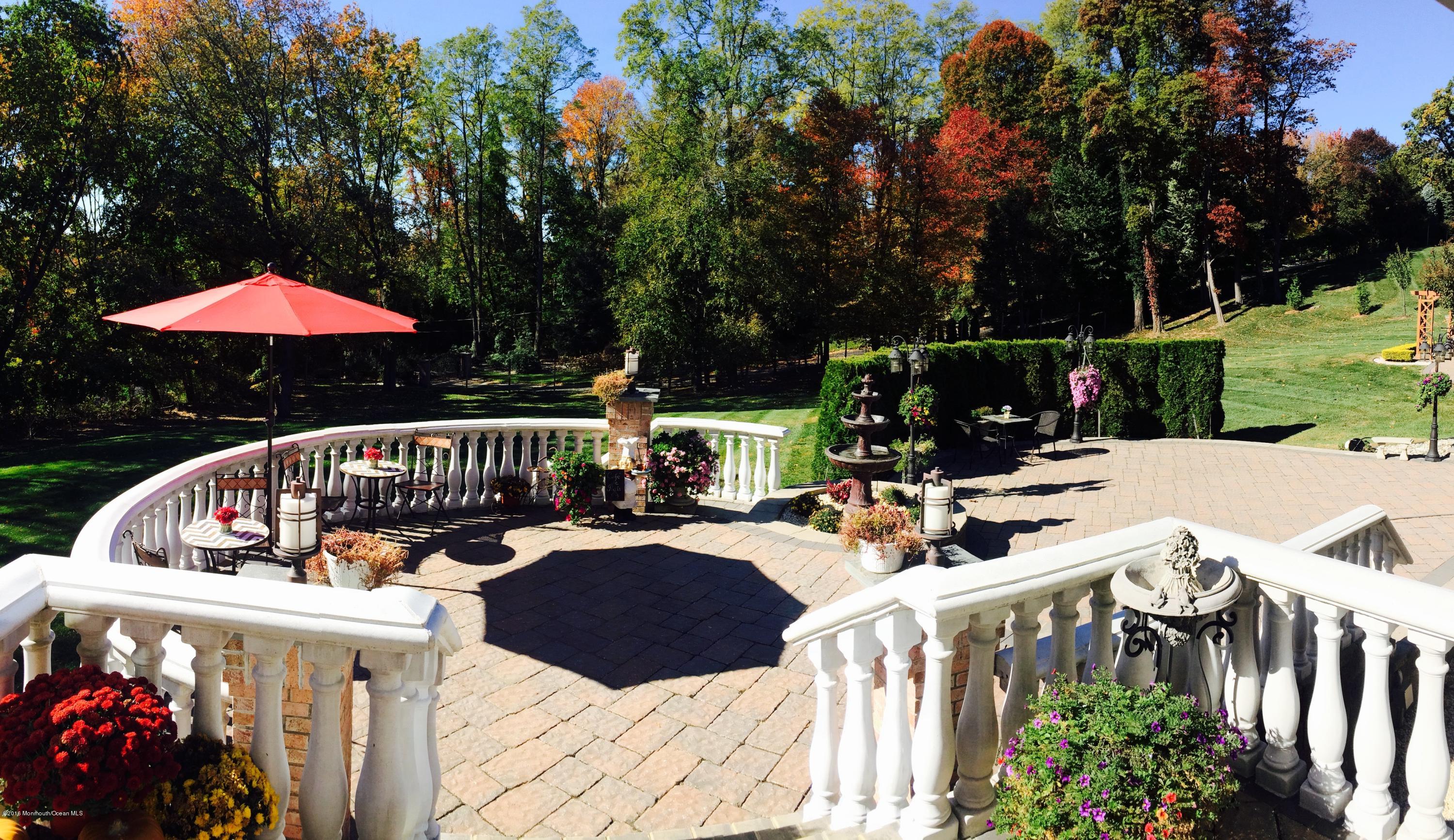 263 South Holland Road Holmdel, NJ 07733 - Photo 29 of 34 Beginning of Fall