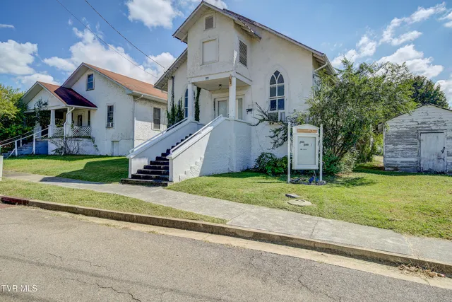 $294,500 | 304 Merry Drive, Elizabethton, TN 37643