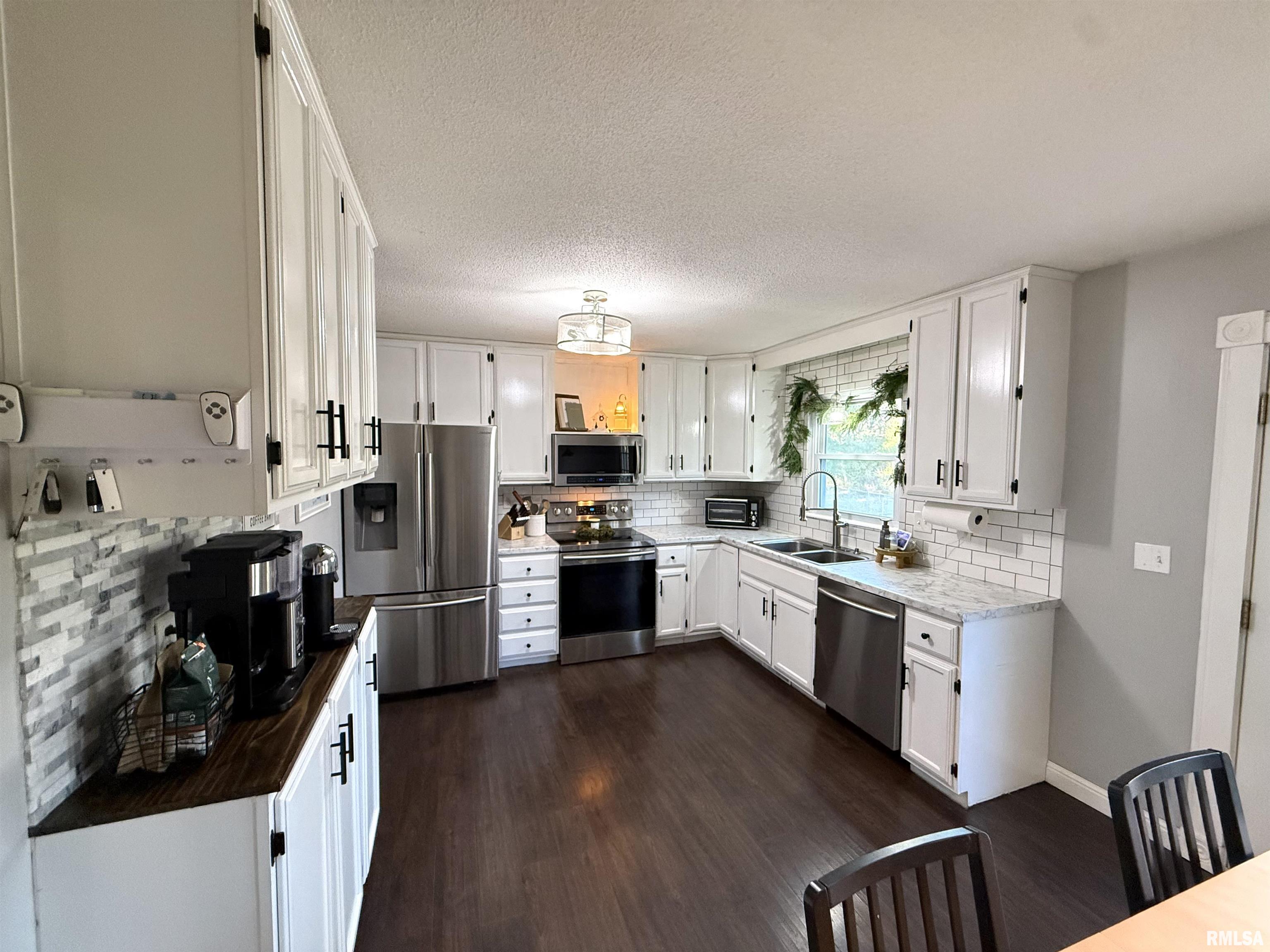 613 South 43rd Street Quincy, IL 62305 - Photo 13 of 47