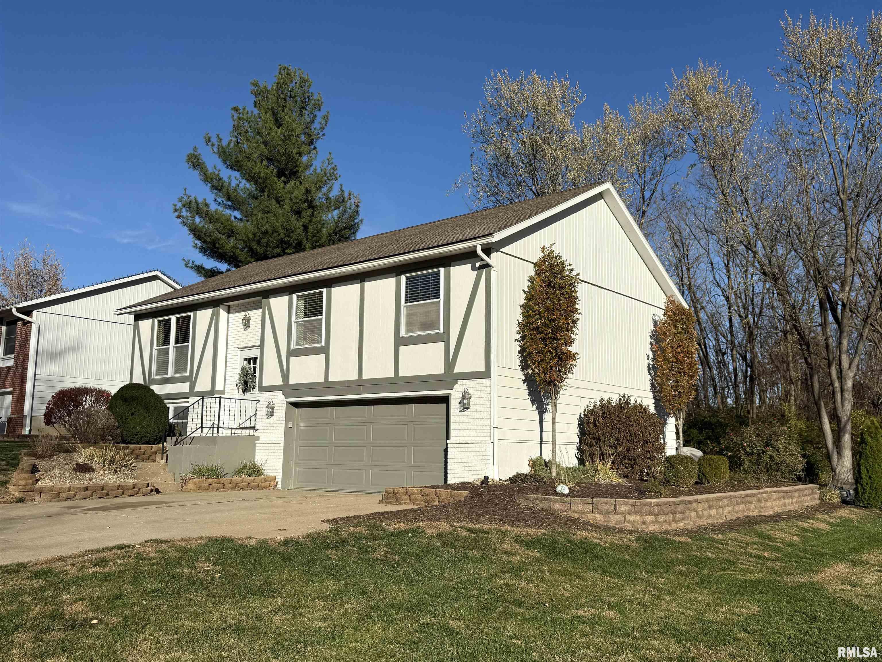 613 South 43rd Street Quincy, IL 62305 - Photo 4 of 47