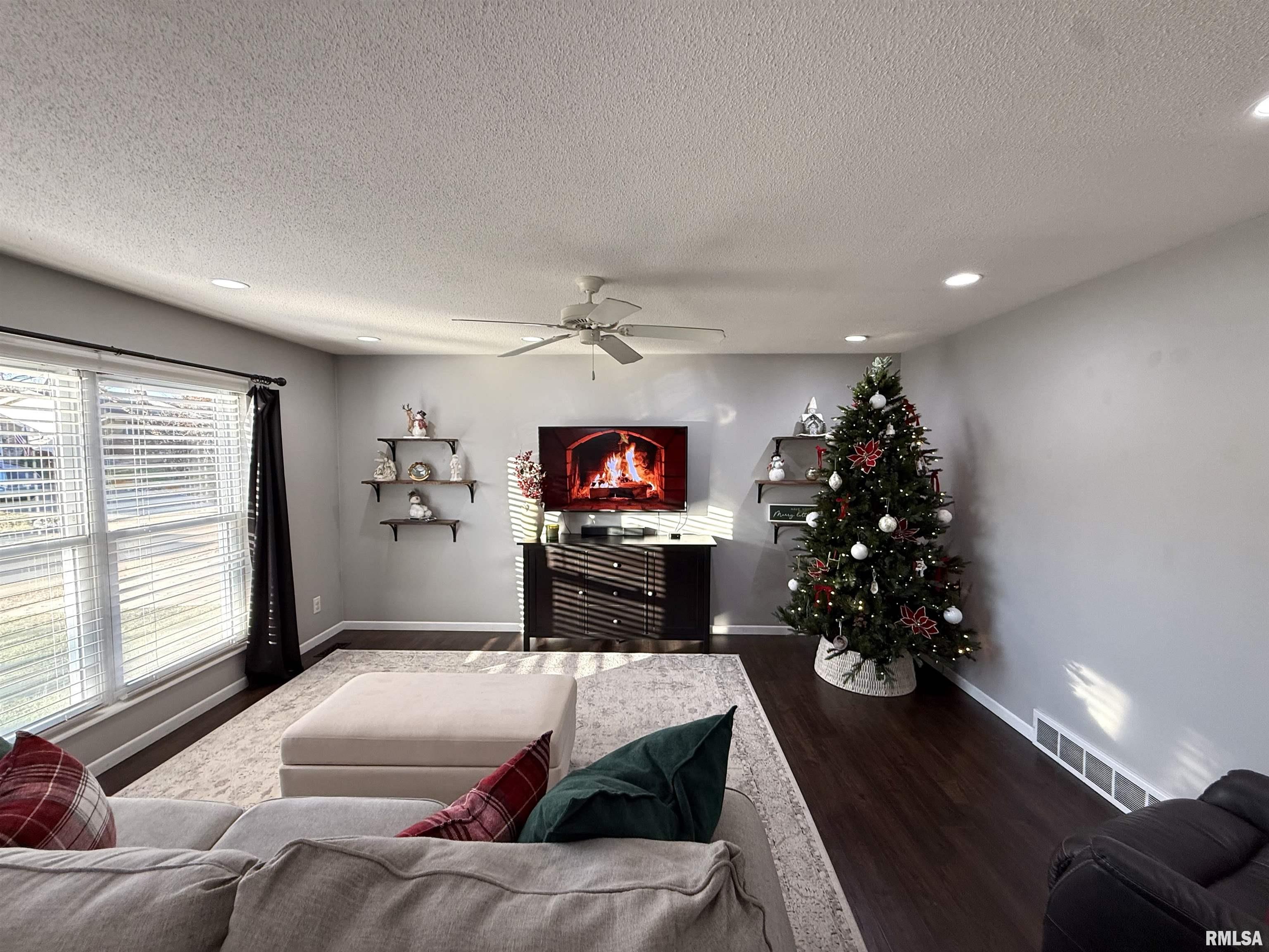 613 South 43rd Street Quincy, IL 62305 - Photo 6 of 47