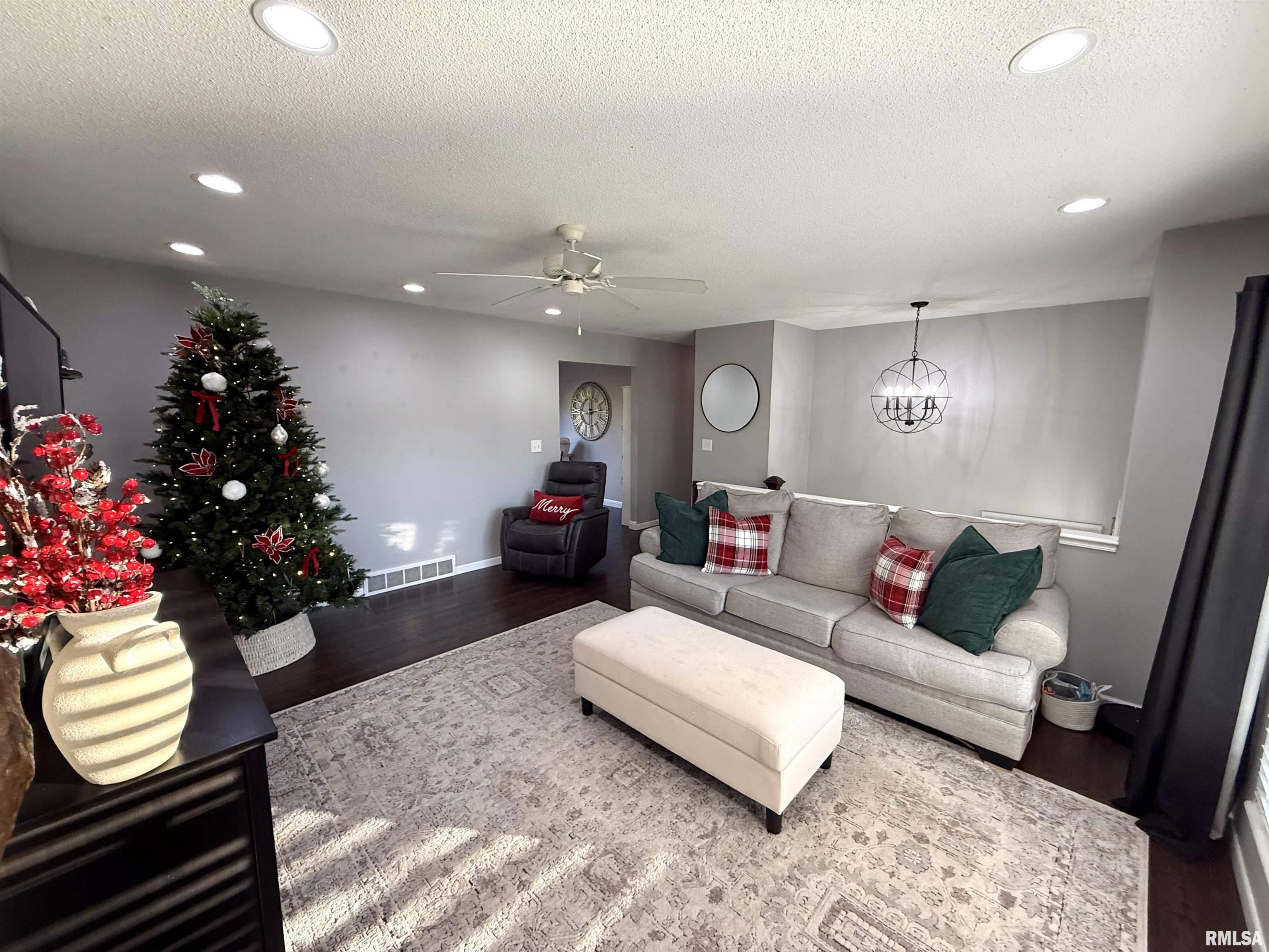 613 South 43rd Street Quincy, IL 62305 - Photo 9 of 47