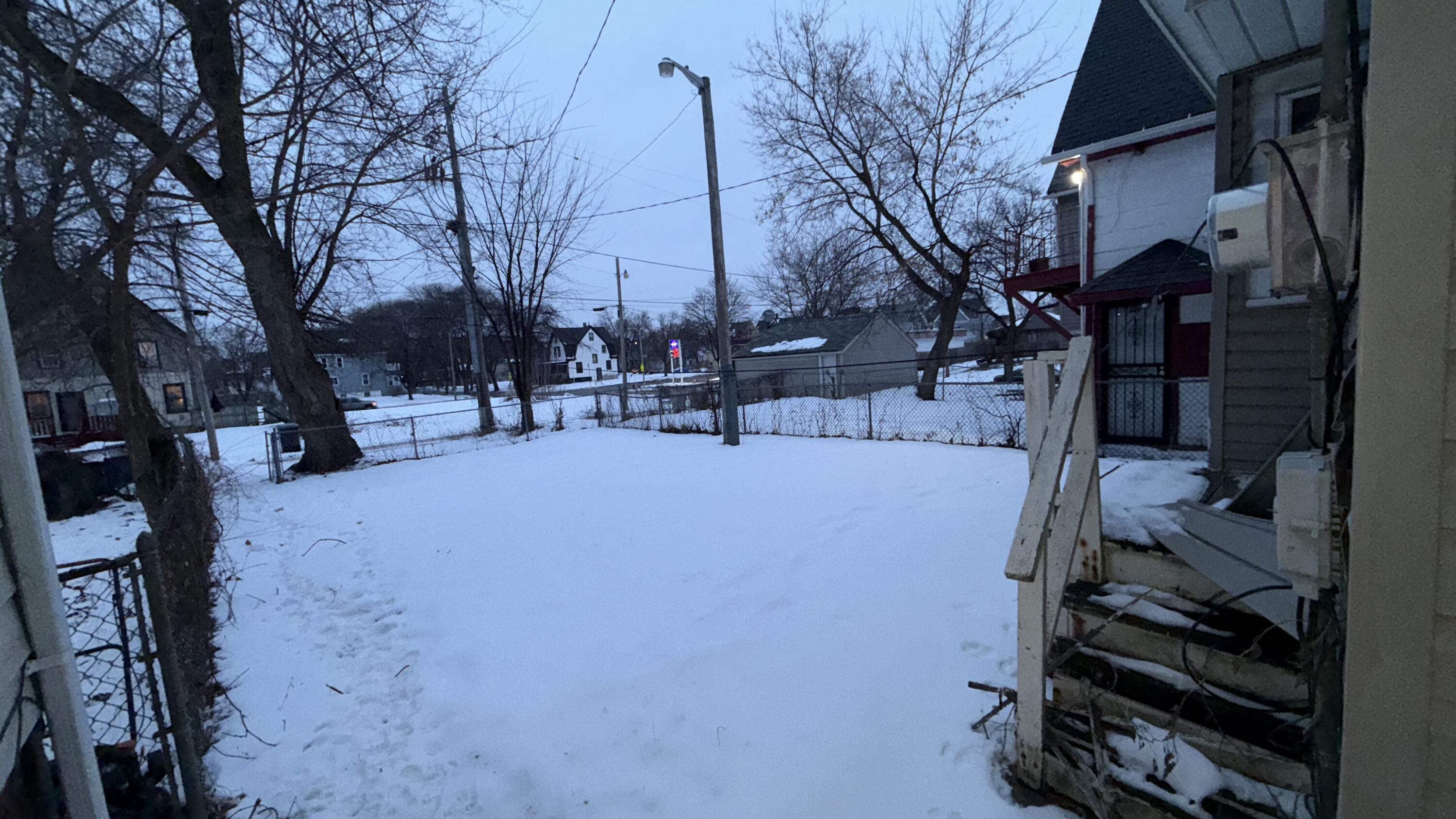 2469 North 26th Street Milwaukee, WI 53206 - Photo 3 of 9 3