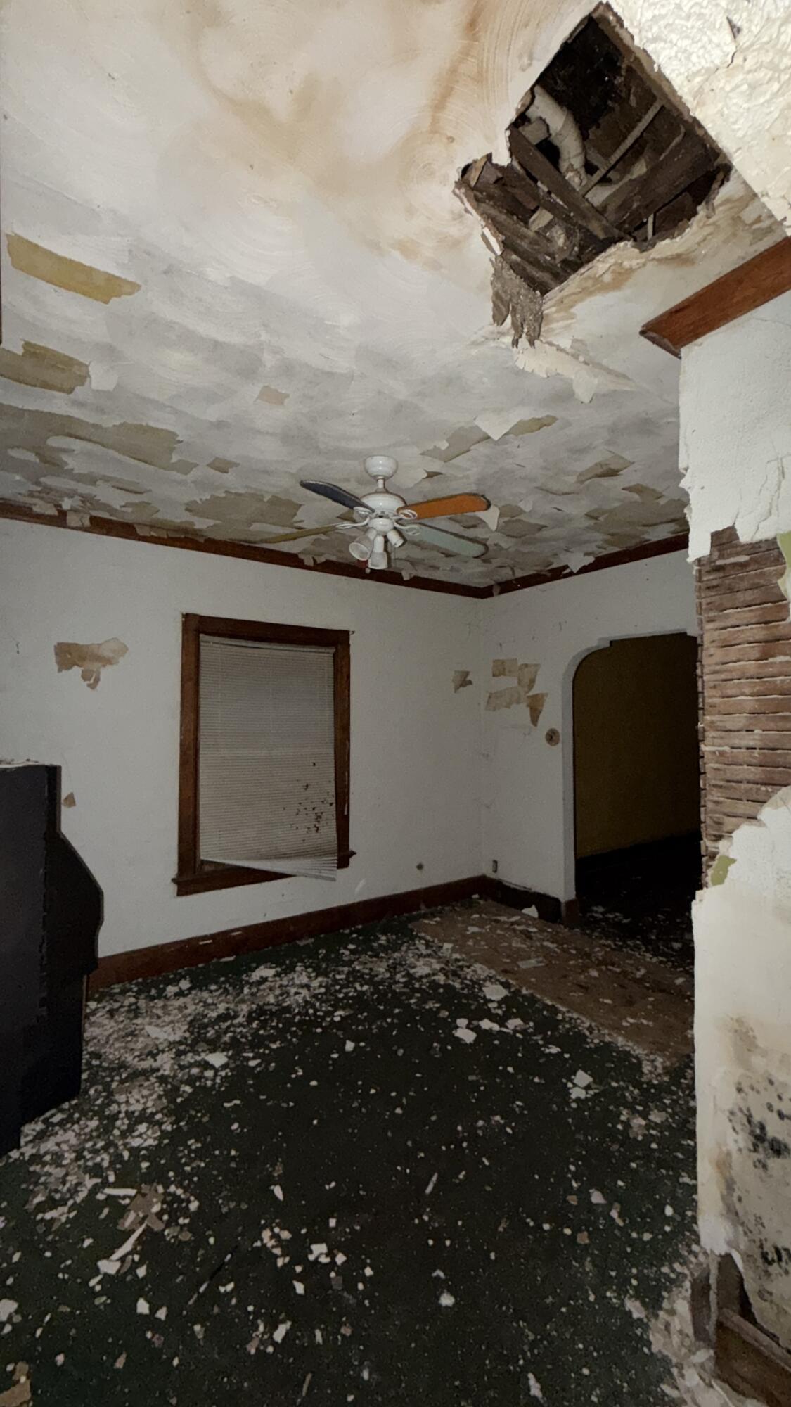 2469 North 26th Street Milwaukee, WI 53206 - Photo 7 of 9 IMG_1583