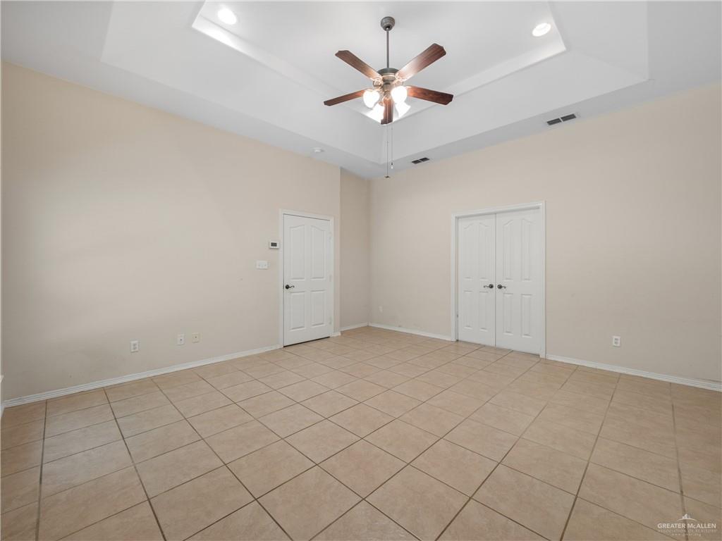 4414 Water's Edge Harlingen, TX 78552 - Photo 21 of 32 an empty room with a ceiling fan and a window