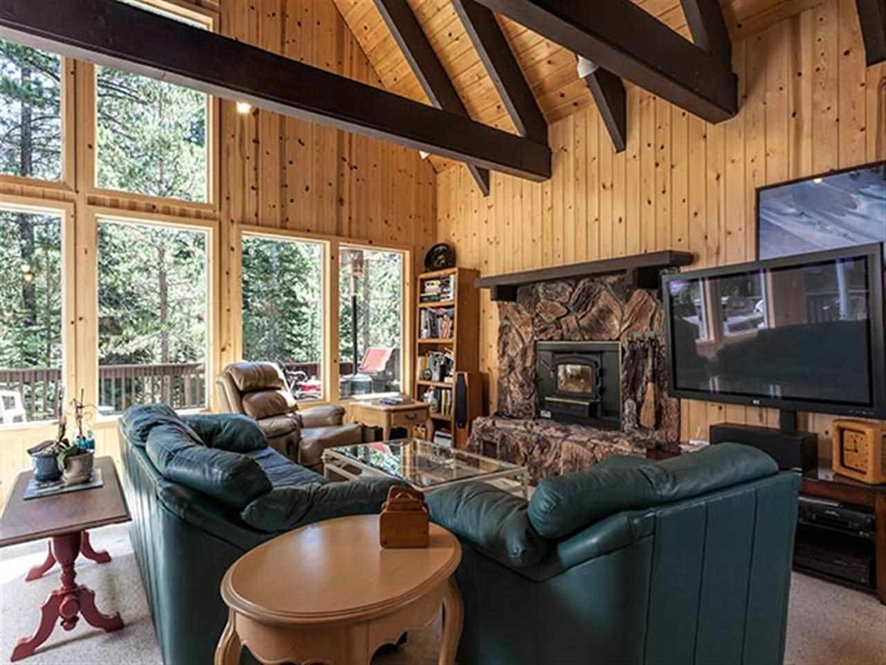 12737 Hillside Drive Truckee, CA 96161 - Photo 3 of 14