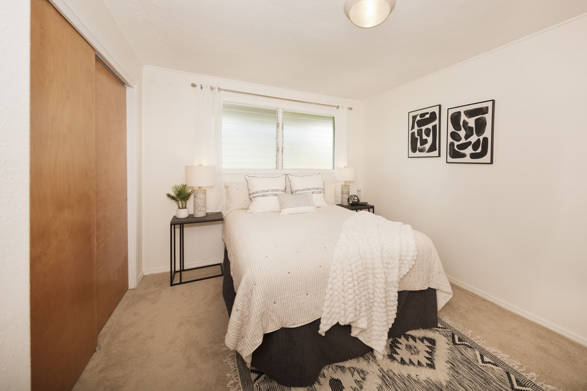 49 Iiwipolena Road Hilo, HI 96720 - Photo 13 of 30 a bedroom with a bed and a window