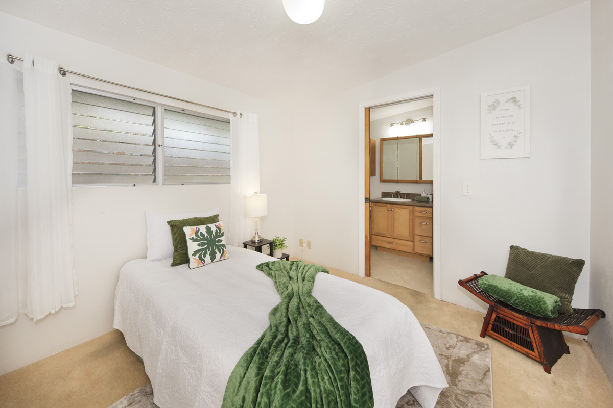 49 Iiwipolena Road Hilo, HI 96720 - Photo 20 of 30 a bedroom with a bed and chair