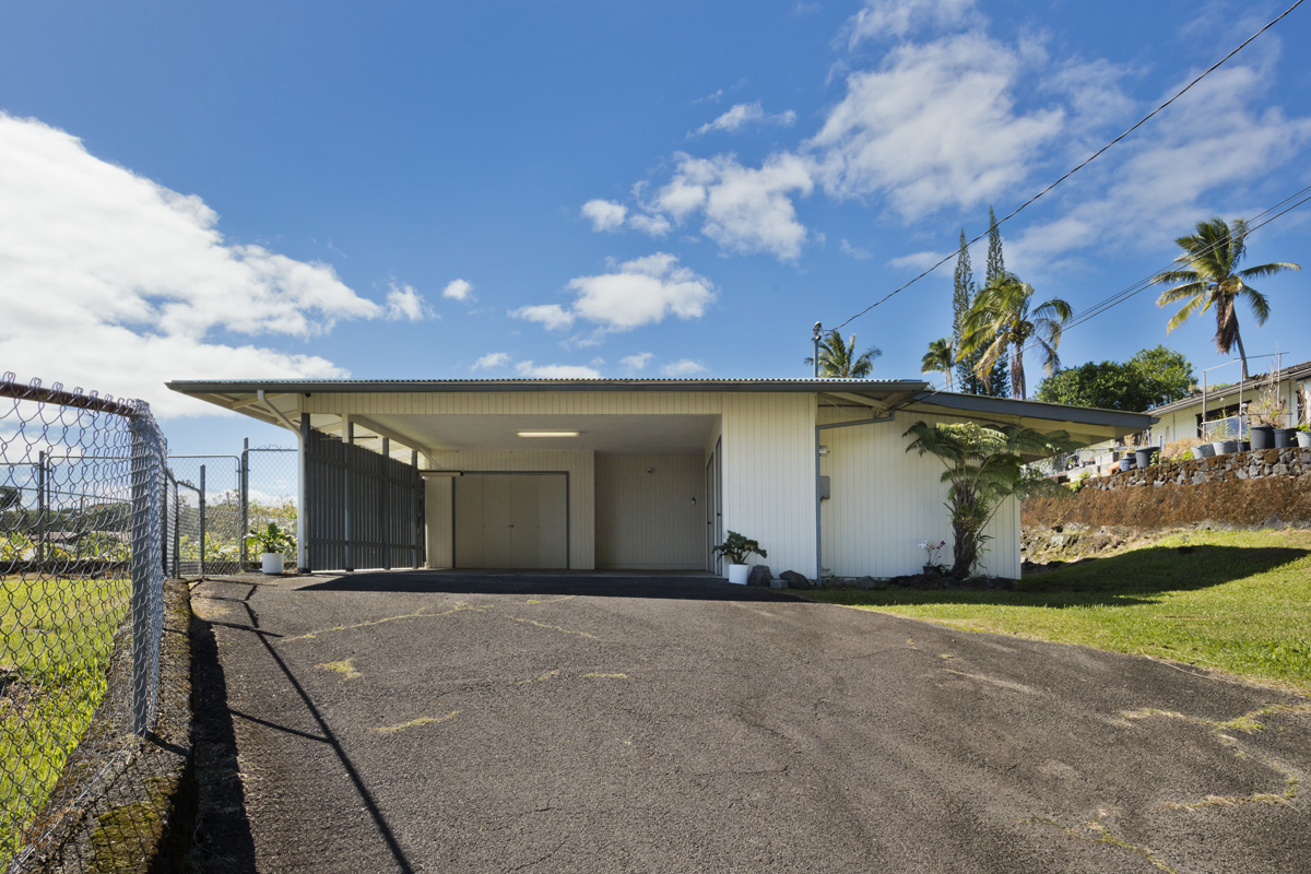 49 Iiwipolena Road Hilo, HI 96720 - Photo 2 of 30 a front view of a house with a yard
