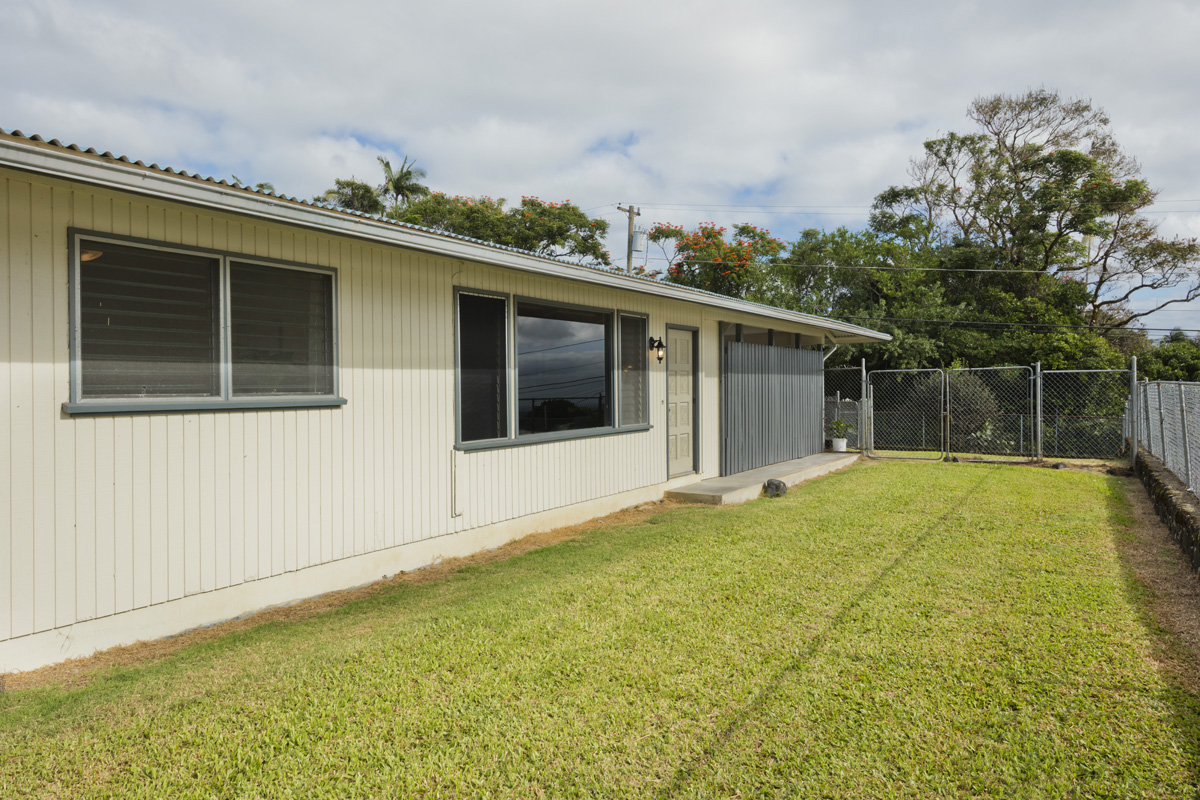 49 Iiwipolena Road Hilo, HI 96720 - Photo 25 of 30 a view of a backyard with a garden and plants