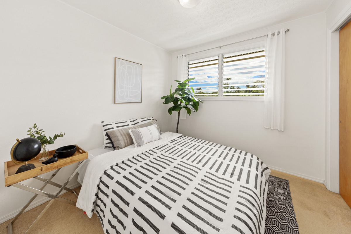 49 Iiwipolena Road Hilo, HI 96720 - Photo 10 of 30 a bedroom with a bed and a window