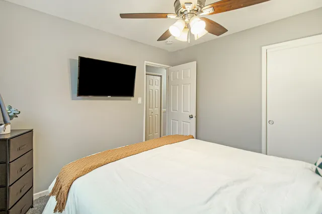 $3,200 | 63 South Main Street, Glen Ellyn, IL 60137