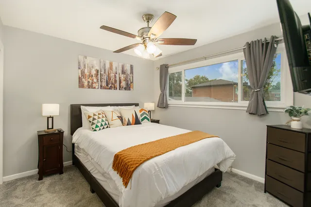 $3,200 | 63 South Main Street, Glen Ellyn, IL 60137