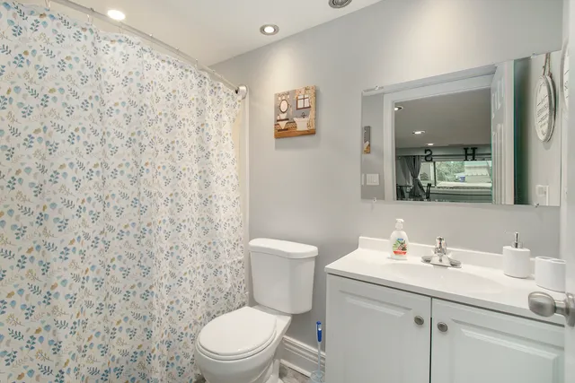 $3,200 | 63 South Main Street, Glen Ellyn, IL 60137