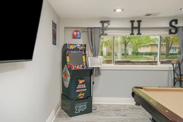 $3,200 | 63 South Main Street, Glen Ellyn, IL 60137