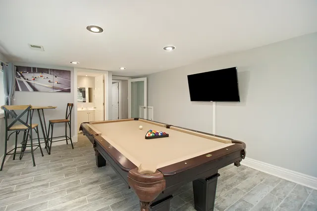 $3,200 | 63 South Main Street, Glen Ellyn, IL 60137