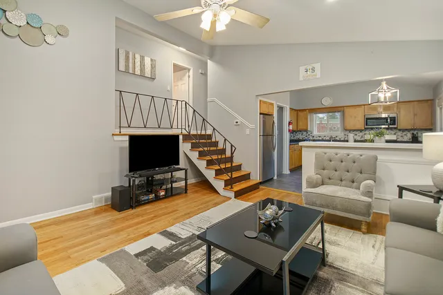 $3,200 | 63 South Main Street, Glen Ellyn, IL 60137