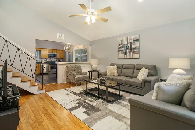 $3,200 | 63 South Main Street, Glen Ellyn, IL 60137