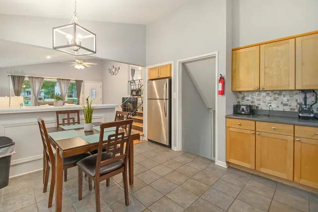 $3,200 | 63 South Main Street, Glen Ellyn, IL 60137