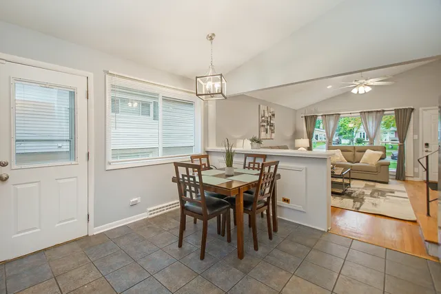 $3,200 | 63 South Main Street, Glen Ellyn, IL 60137